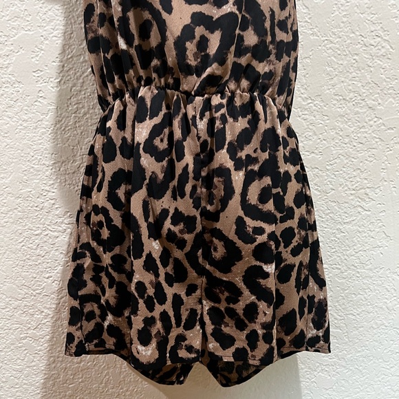 Leopard Romper - Picture 4 of 11